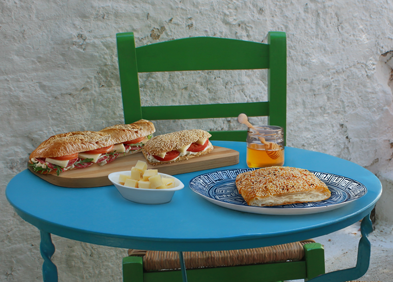 greek-table_393x292